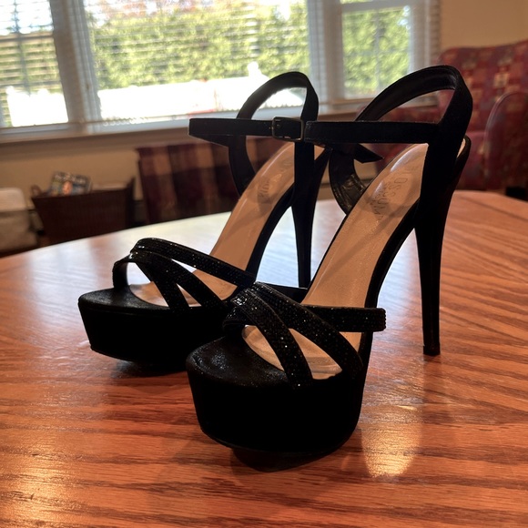 Black shimmer high heels - Picture 2 of 9